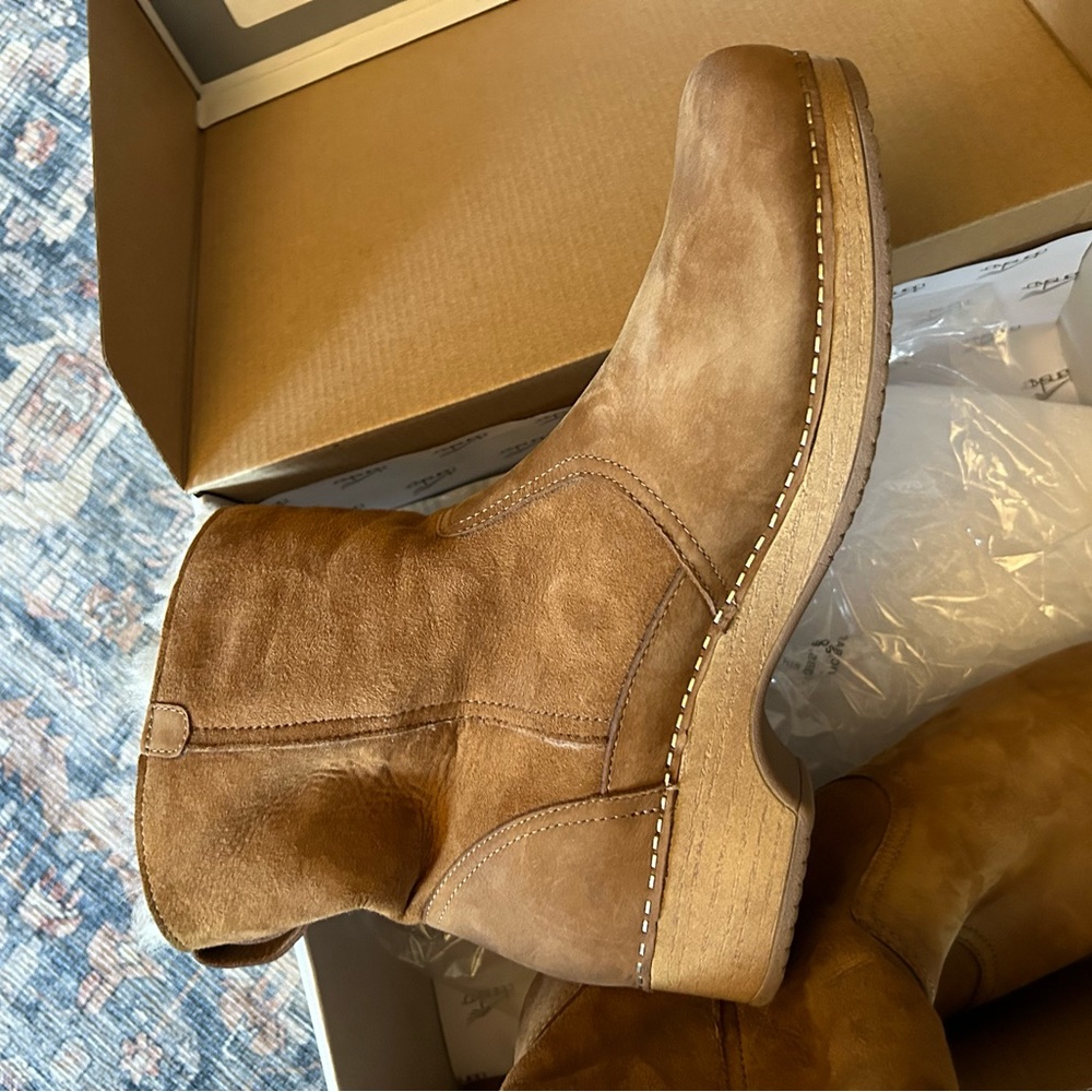 EUC - Worn Once - Dansko Bettie Honey Burnished Nubuck Shearling Boot, Size 42